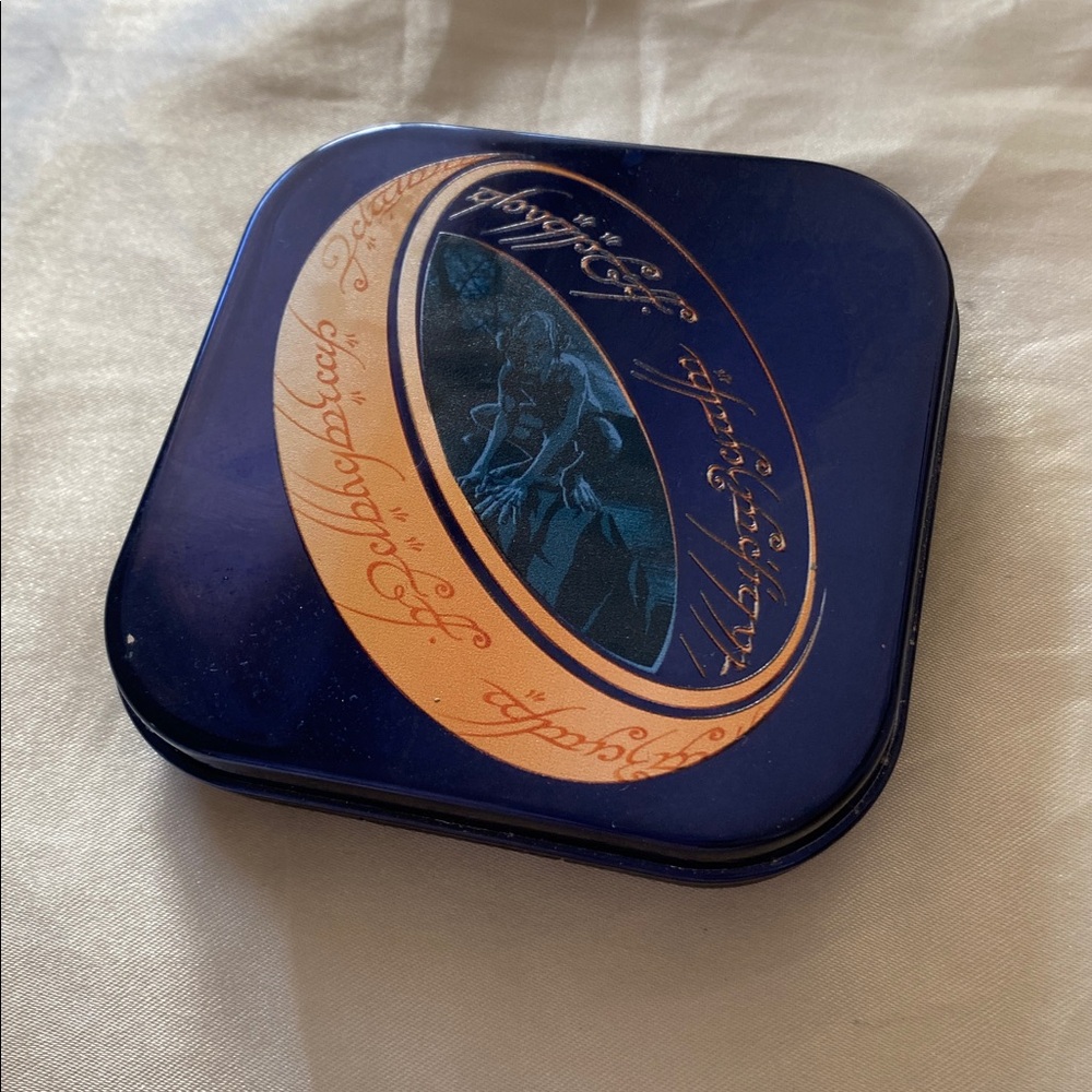 Glamlite x Lord of The Rings The One Ring Highlighter - Picture 3 of 7